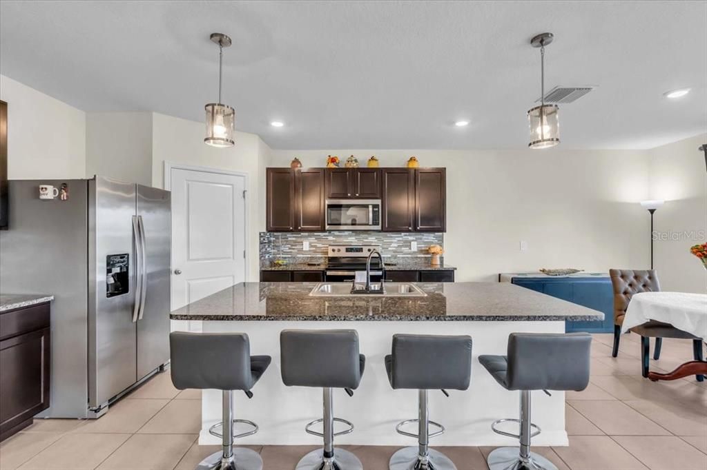 待售: $549,999 (5 贝兹, 3 浴室, 2638 平方英尺)