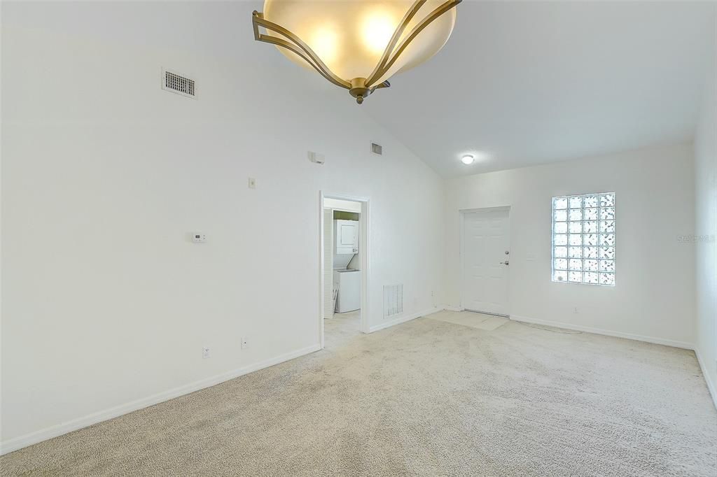 待售: $169,900 (2 贝兹, 2 浴室, 932 平方英尺)