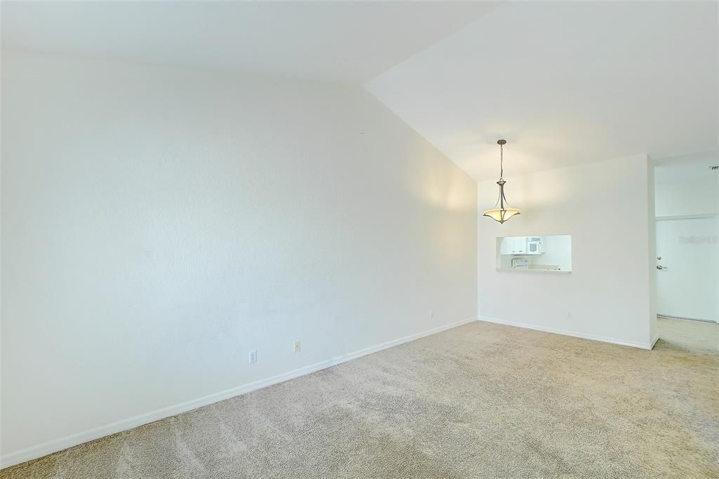 待售: $169,900 (2 贝兹, 2 浴室, 932 平方英尺)