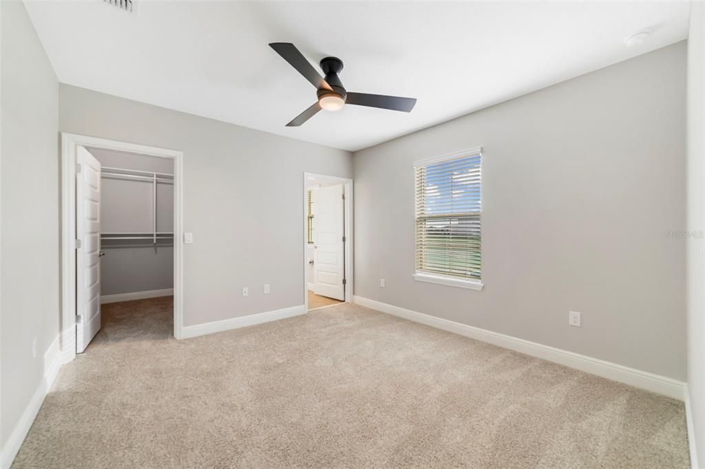 Под контрактом: $835,000 (4 спален, 3 ванн, 3327 Квадратных фут)