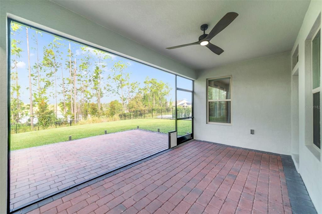 Под контрактом: $835,000 (4 спален, 3 ванн, 3327 Квадратных фут)