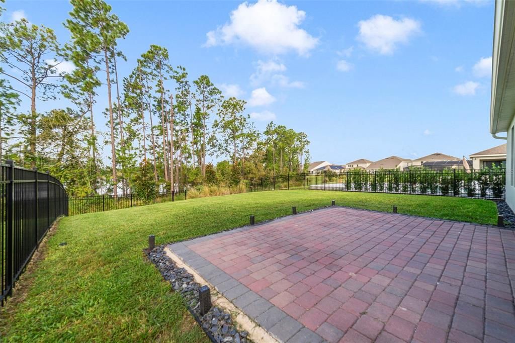 Под контрактом: $835,000 (4 спален, 3 ванн, 3327 Квадратных фут)