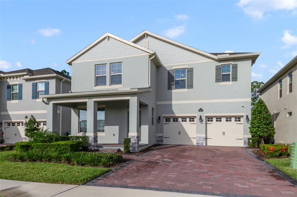 Под контрактом: $835,000 (4 спален, 3 ванн, 3327 Квадратных фут)