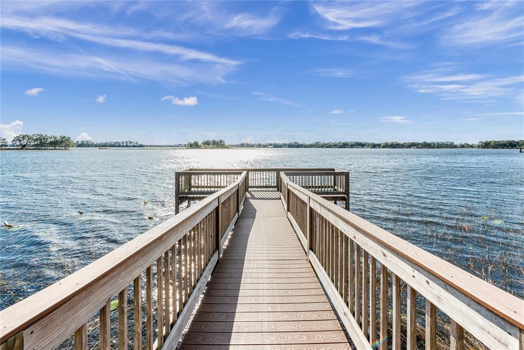 Под контрактом: $835,000 (4 спален, 3 ванн, 3327 Квадратных фут)