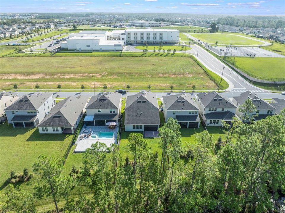 Под контрактом: $835,000 (4 спален, 3 ванн, 3327 Квадратных фут)