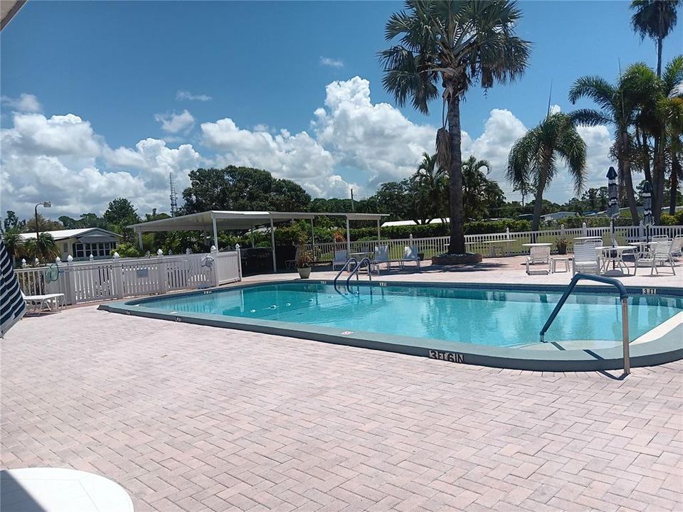 For Sale: $119,000 (2 beds, 2 baths, 864 Square Feet)