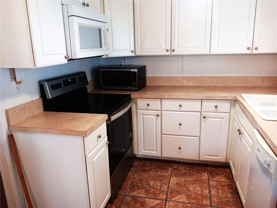 For Sale: $119,000 (2 beds, 2 baths, 864 Square Feet)