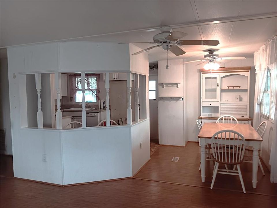 For Sale: $119,000 (2 beds, 2 baths, 864 Square Feet)