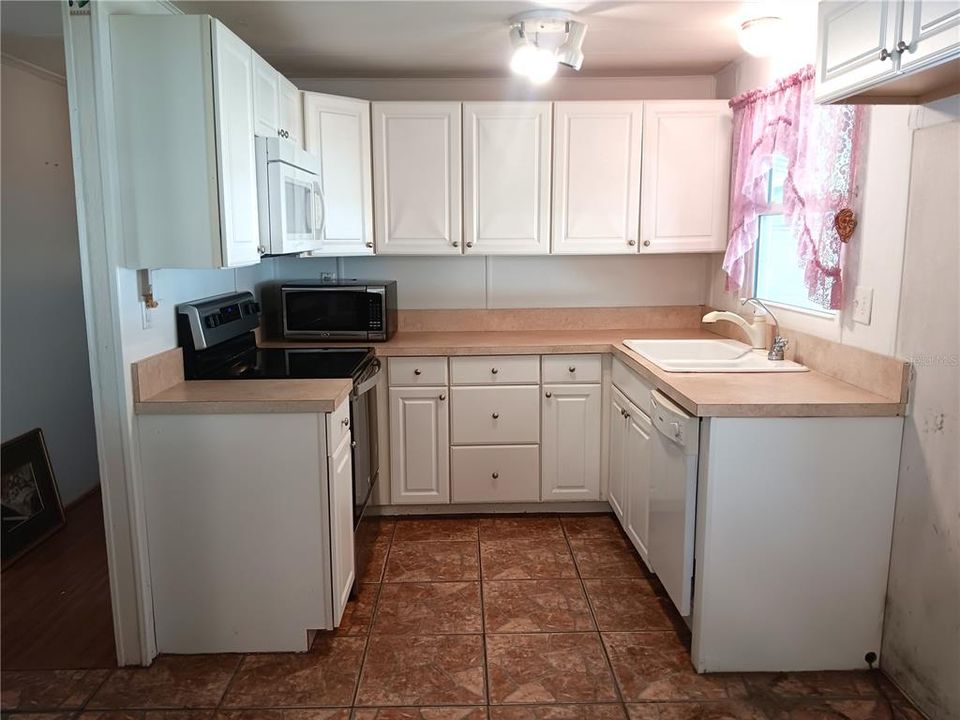 For Sale: $119,000 (2 beds, 2 baths, 864 Square Feet)