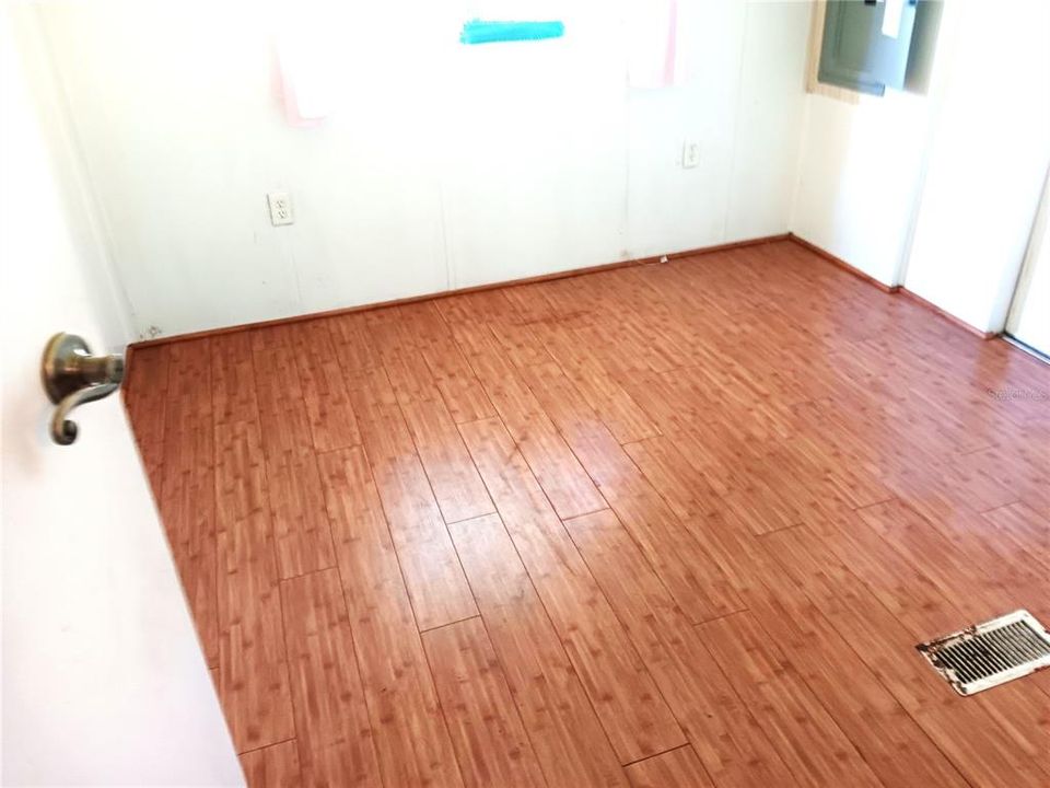 For Sale: $119,000 (2 beds, 2 baths, 864 Square Feet)