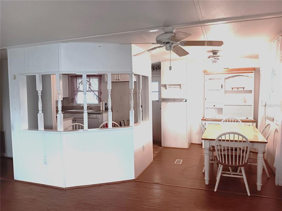 For Sale: $119,000 (2 beds, 2 baths, 864 Square Feet)