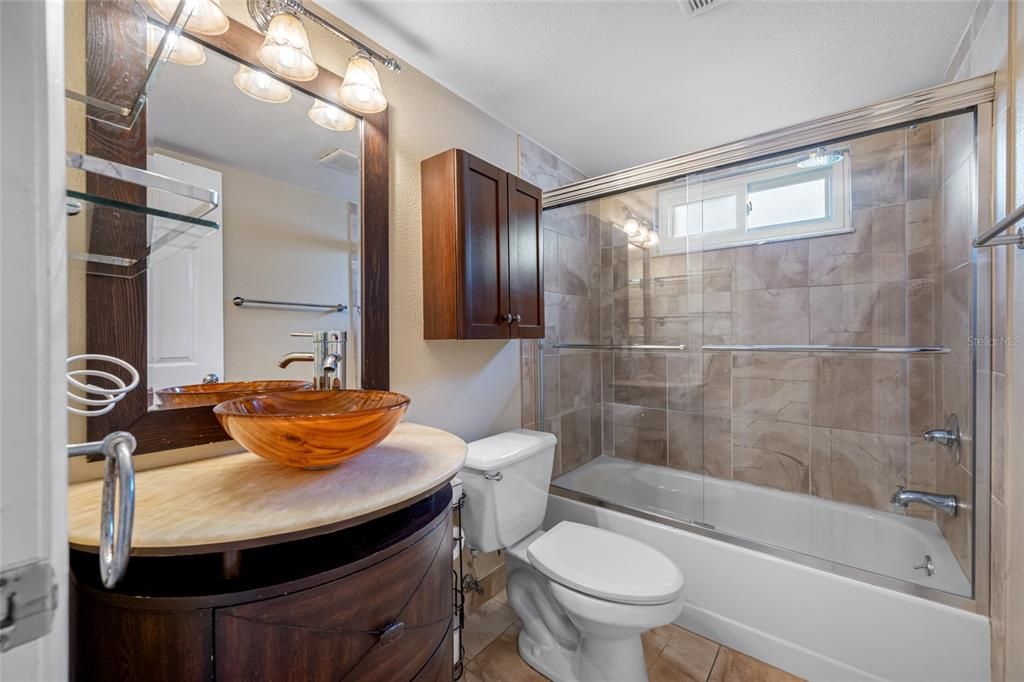 Activo con contrato: $624,900 (3 camas, 2 baños, 2258 Pies cuadrados)