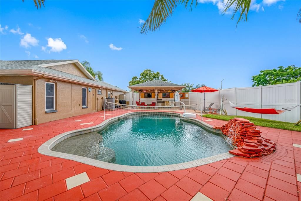 Activo con contrato: $624,900 (3 camas, 2 baños, 2258 Pies cuadrados)