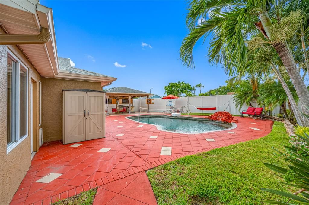 Activo con contrato: $624,900 (3 camas, 2 baños, 2258 Pies cuadrados)