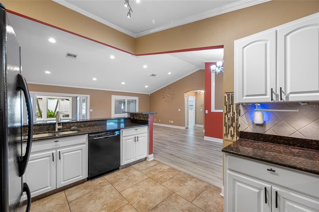 Activo con contrato: $624,900 (3 camas, 2 baños, 2258 Pies cuadrados)