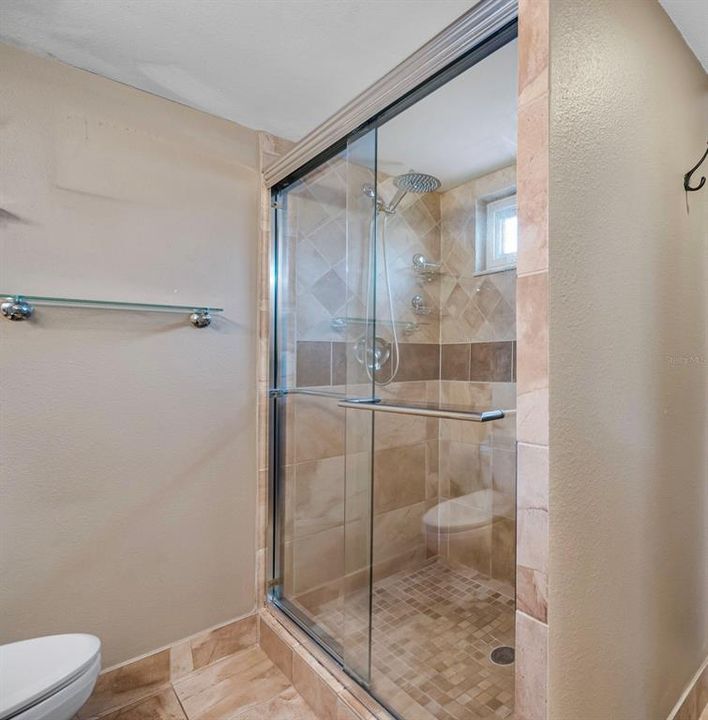 Activo con contrato: $624,900 (3 camas, 2 baños, 2258 Pies cuadrados)