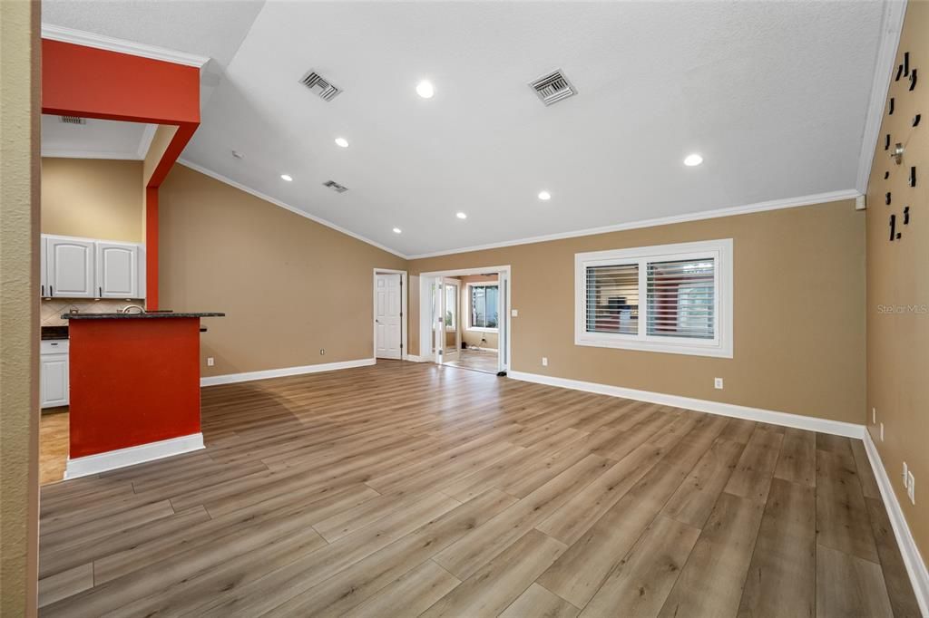 Activo con contrato: $624,900 (3 camas, 2 baños, 2258 Pies cuadrados)