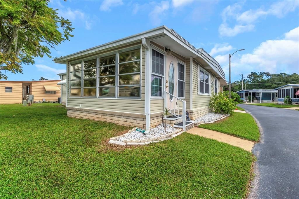 На продажу: $119,000 (2 спален, 2 ванн, 1100 Квадратных фут)