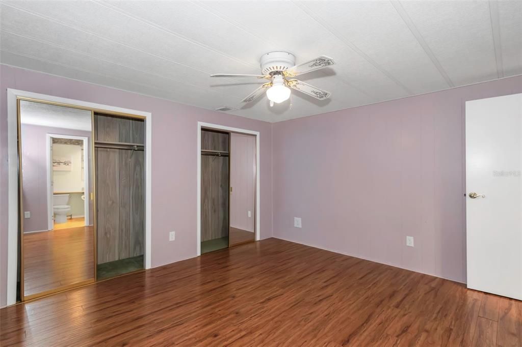 На продажу: $119,000 (2 спален, 2 ванн, 1100 Квадратных фут)