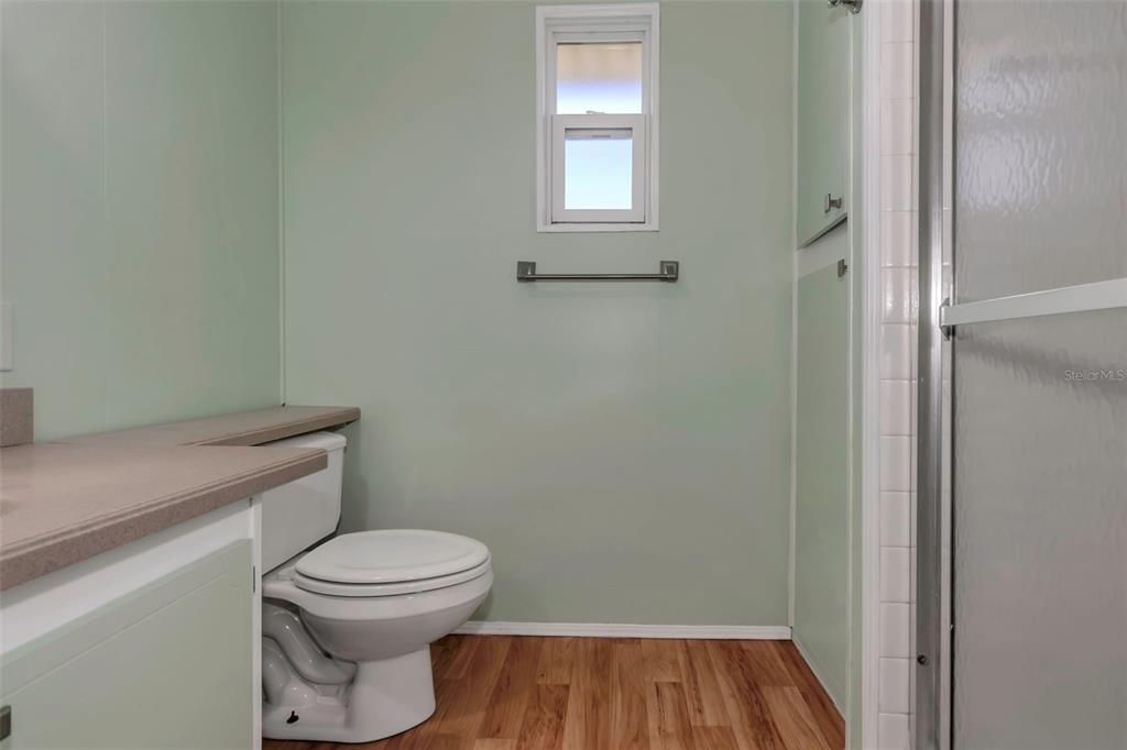 На продажу: $119,000 (2 спален, 2 ванн, 1100 Квадратных фут)