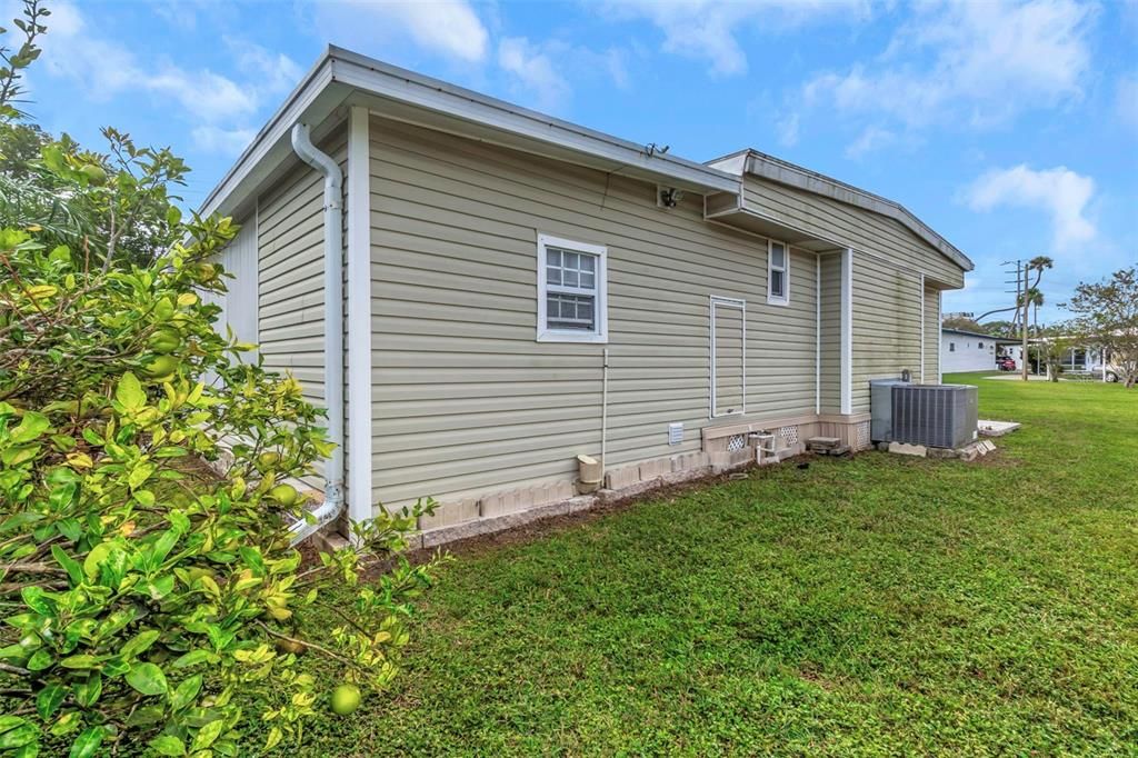 На продажу: $119,000 (2 спален, 2 ванн, 1100 Квадратных фут)