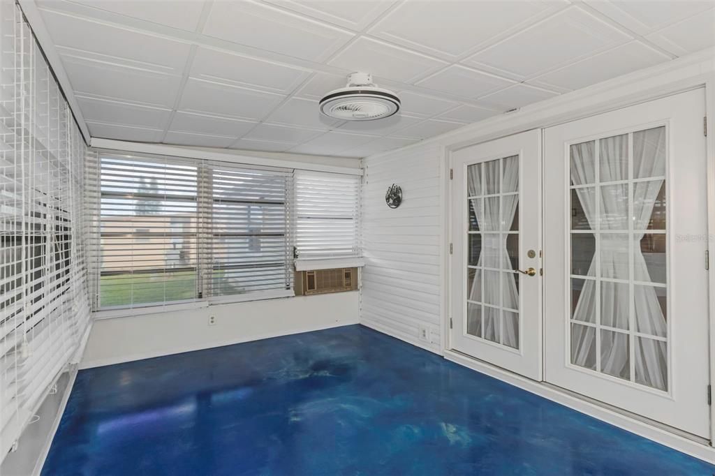 На продажу: $119,000 (2 спален, 2 ванн, 1100 Квадратных фут)