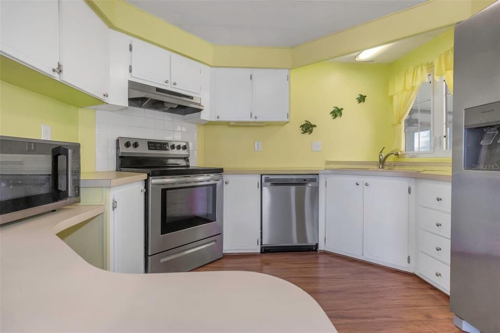 На продажу: $119,000 (2 спален, 2 ванн, 1100 Квадратных фут)