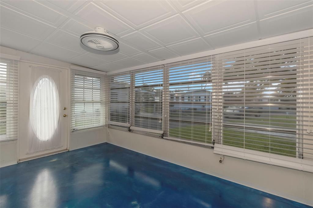 На продажу: $119,000 (2 спален, 2 ванн, 1100 Квадратных фут)