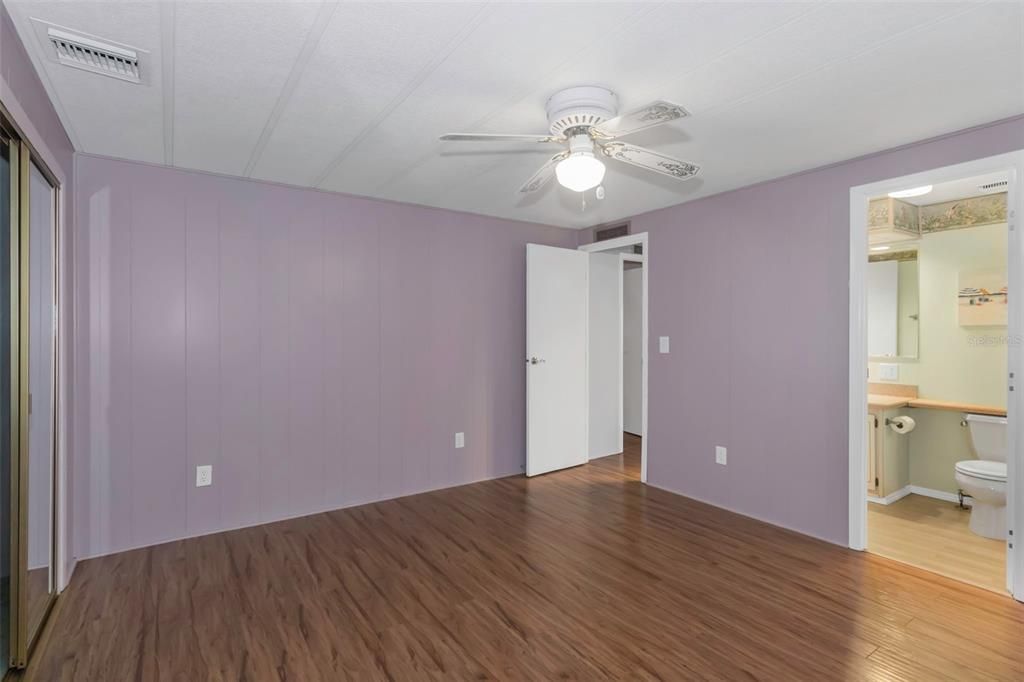 На продажу: $119,000 (2 спален, 2 ванн, 1100 Квадратных фут)