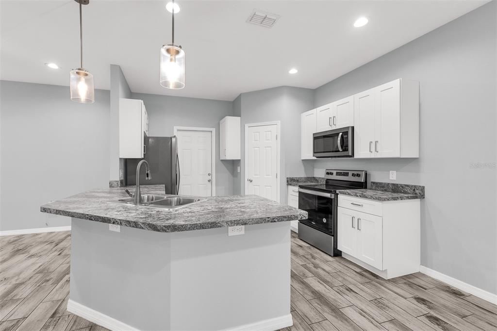 Active With Contract: $297,900 (3 beds, 2 baths, 1364 Square Feet)