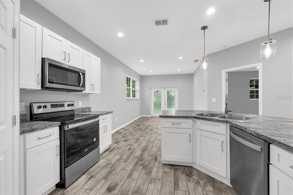 Active With Contract: $297,900 (3 beds, 2 baths, 1364 Square Feet)