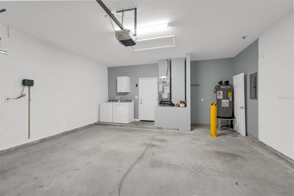 Active With Contract: $297,900 (3 beds, 2 baths, 1364 Square Feet)