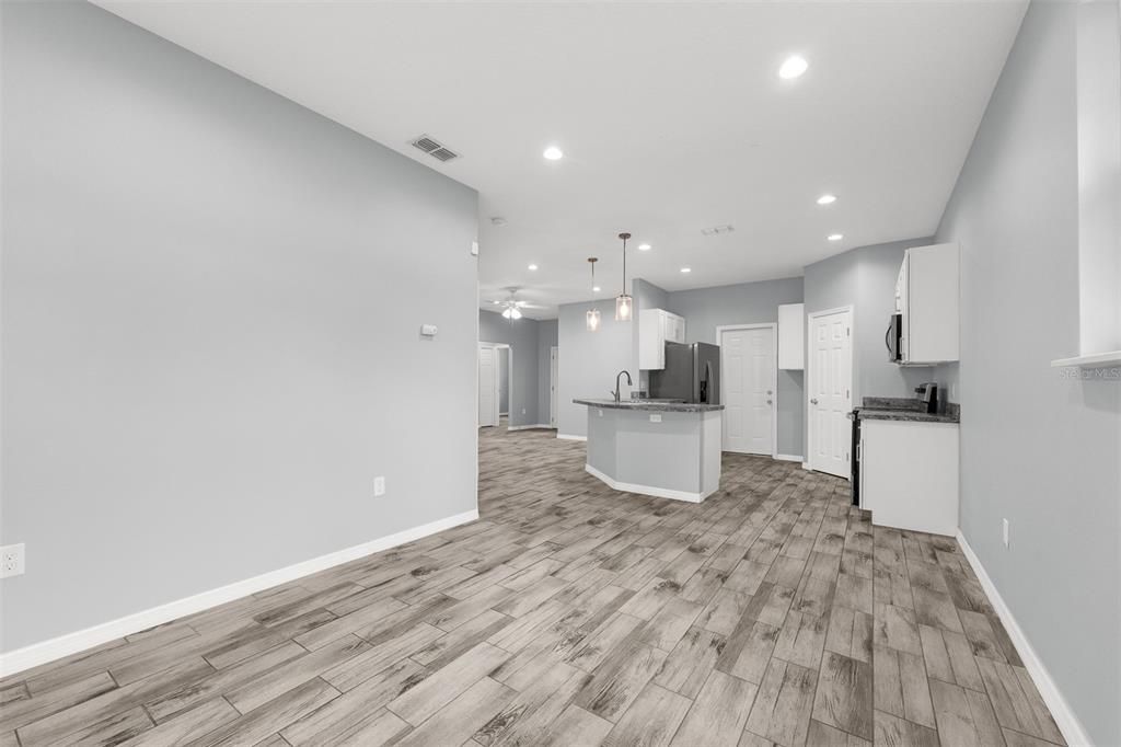 Active With Contract: $297,900 (3 beds, 2 baths, 1364 Square Feet)