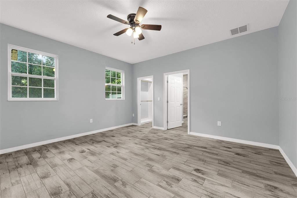 Active With Contract: $297,900 (3 beds, 2 baths, 1364 Square Feet)