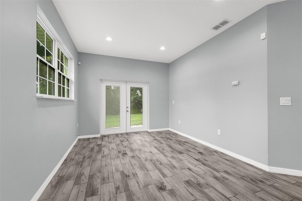 Active With Contract: $297,900 (3 beds, 2 baths, 1364 Square Feet)