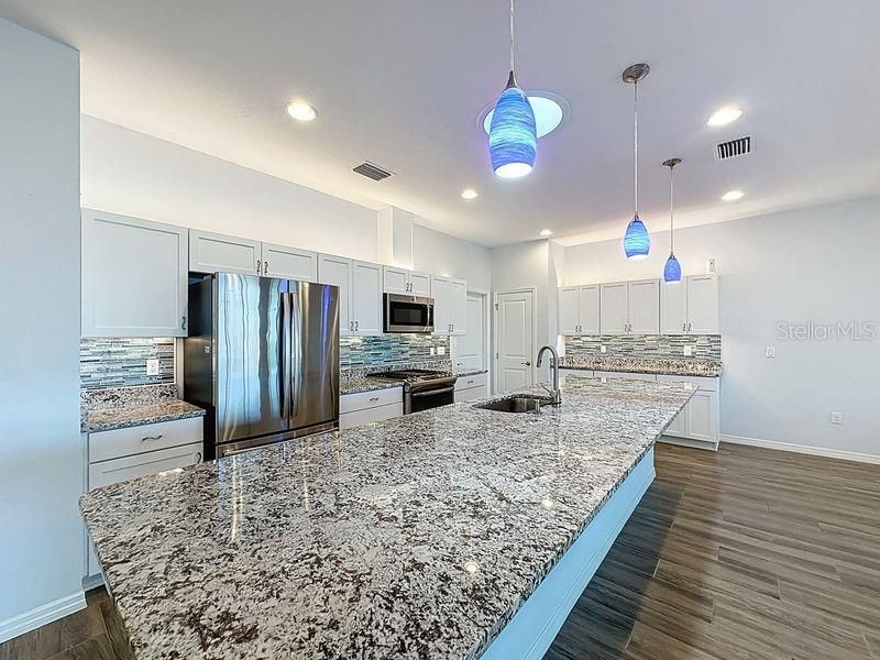 На продажу: $424,900 (3 спален, 2 ванн, 1905 Квадратных фут)