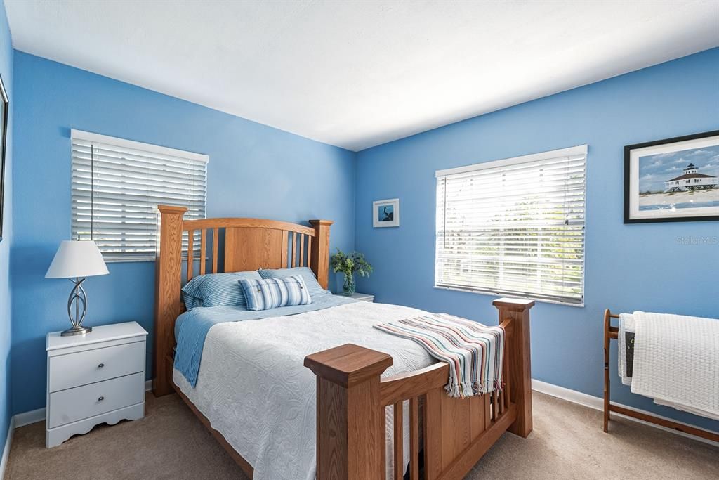 For Sale: $194,500 (2 beds, 2 baths, 1056 Square Feet)