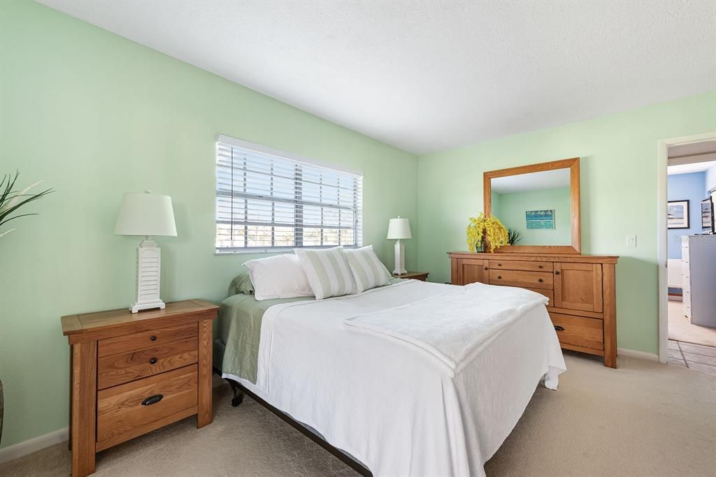 For Sale: $194,500 (2 beds, 2 baths, 1056 Square Feet)