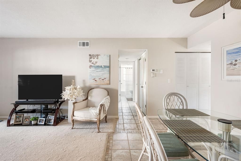 For Sale: $194,500 (2 beds, 2 baths, 1056 Square Feet)