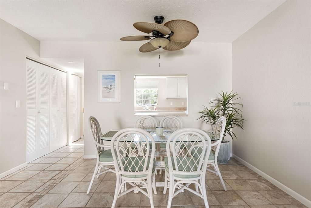 For Sale: $194,500 (2 beds, 2 baths, 1056 Square Feet)