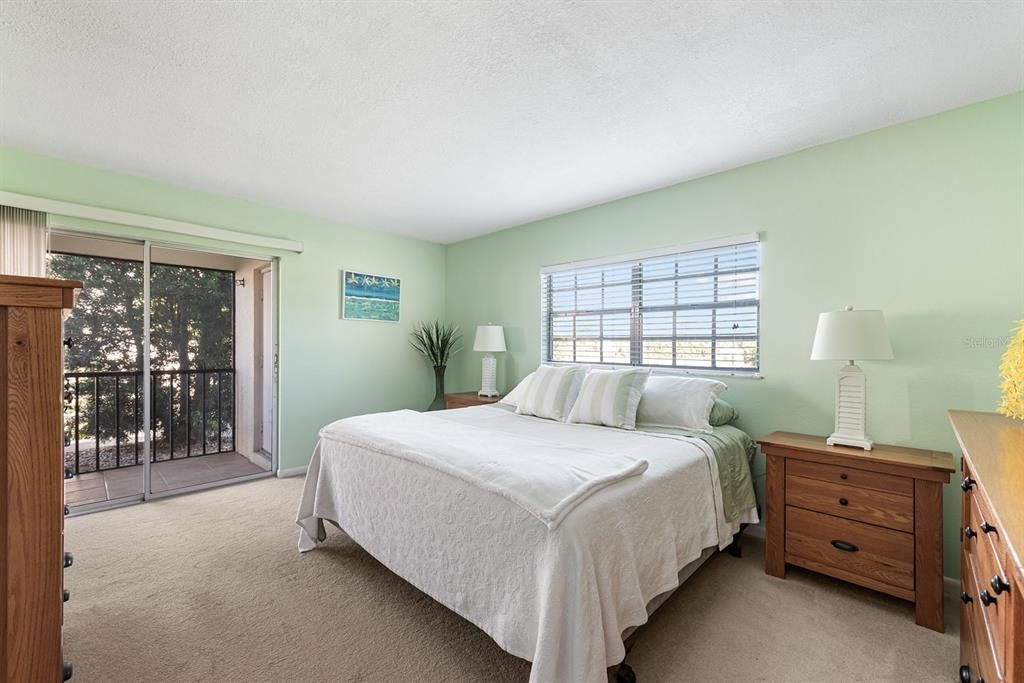 For Sale: $194,500 (2 beds, 2 baths, 1056 Square Feet)