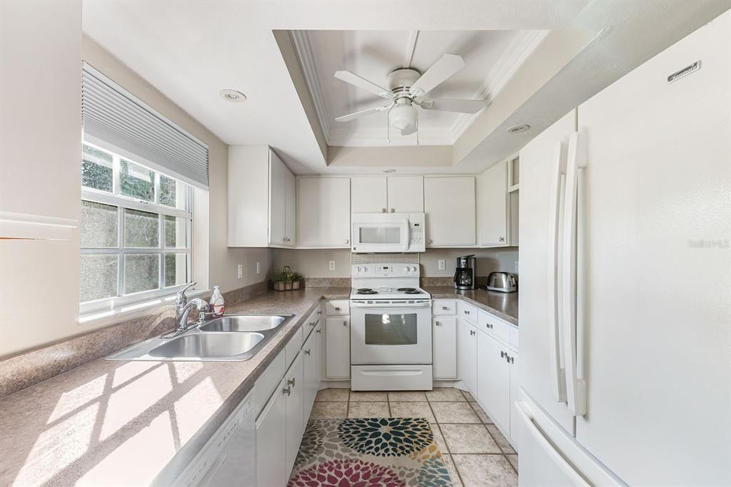 For Sale: $194,500 (2 beds, 2 baths, 1056 Square Feet)