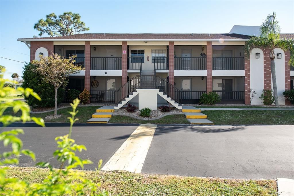 For Sale: $194,500 (2 beds, 2 baths, 1056 Square Feet)