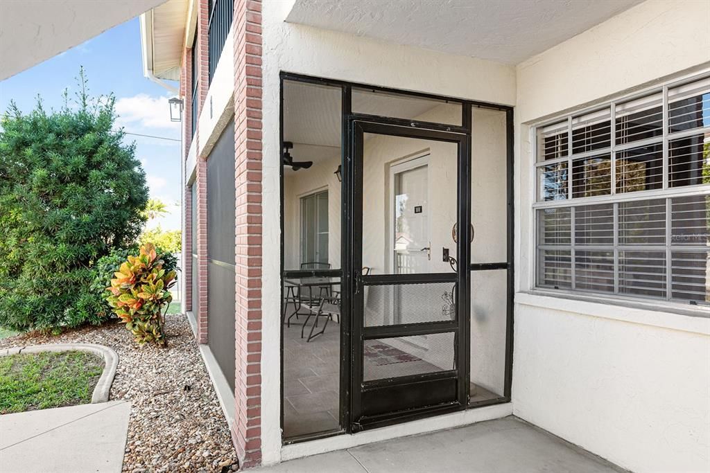 For Sale: $194,500 (2 beds, 2 baths, 1056 Square Feet)