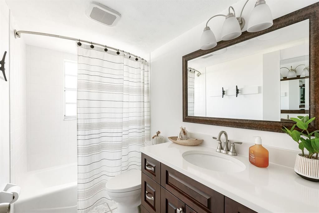 For Sale: $194,500 (2 beds, 2 baths, 1056 Square Feet)