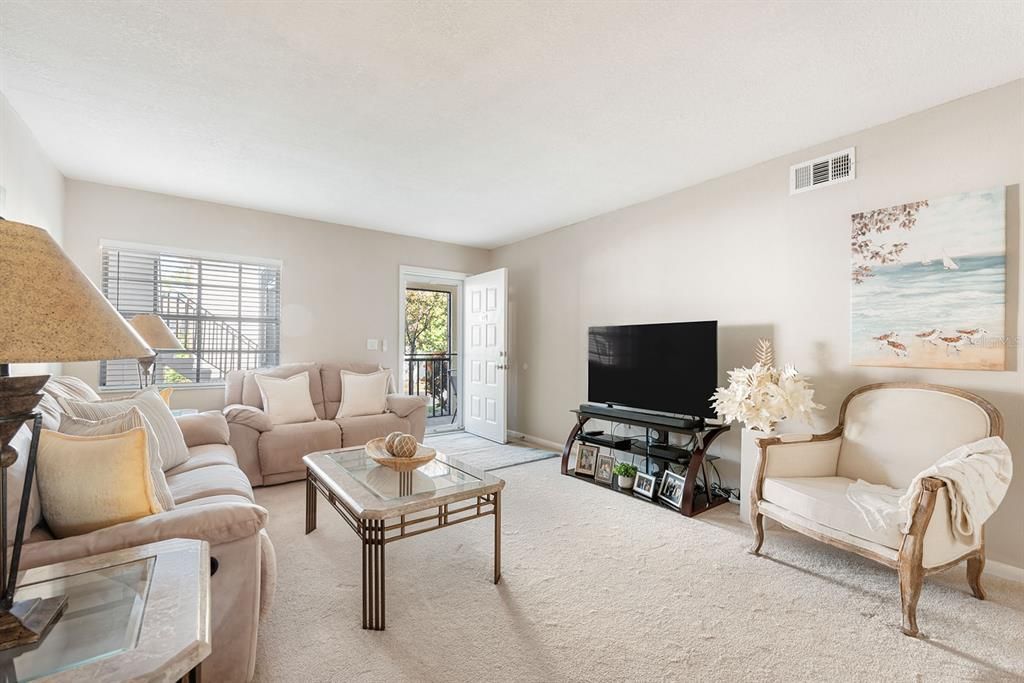 For Sale: $194,500 (2 beds, 2 baths, 1056 Square Feet)