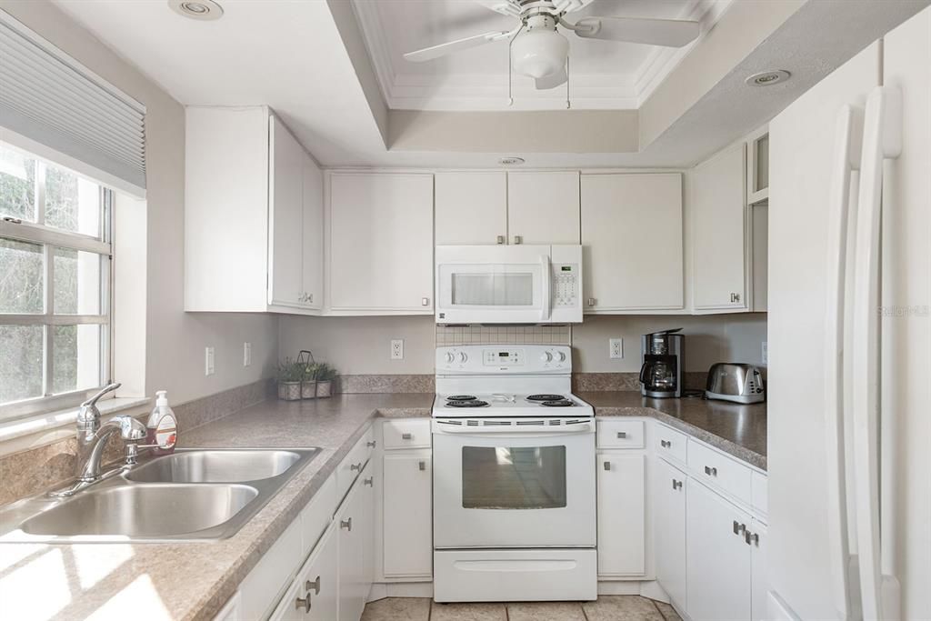 For Sale: $194,500 (2 beds, 2 baths, 1056 Square Feet)