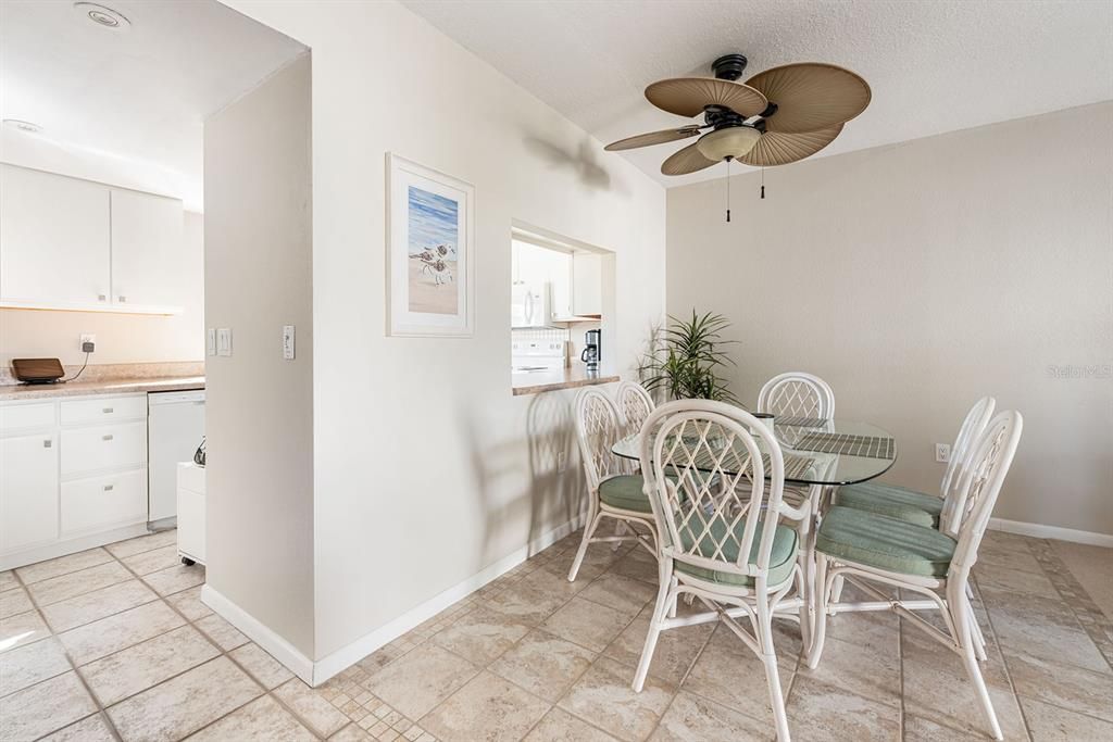 For Sale: $194,500 (2 beds, 2 baths, 1056 Square Feet)