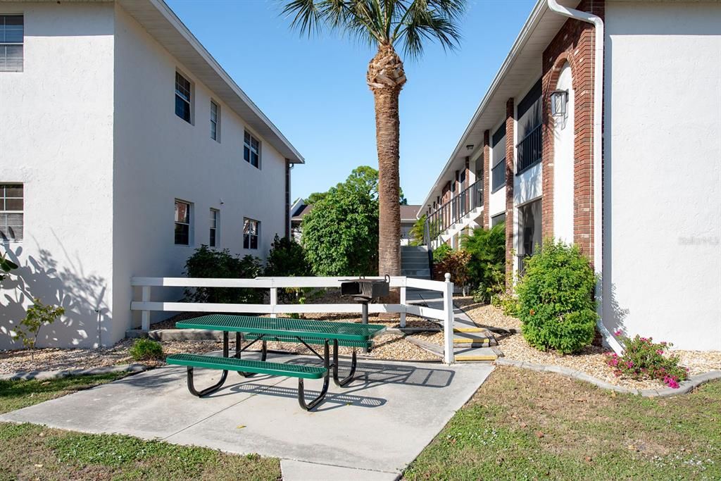 For Sale: $194,500 (2 beds, 2 baths, 1056 Square Feet)