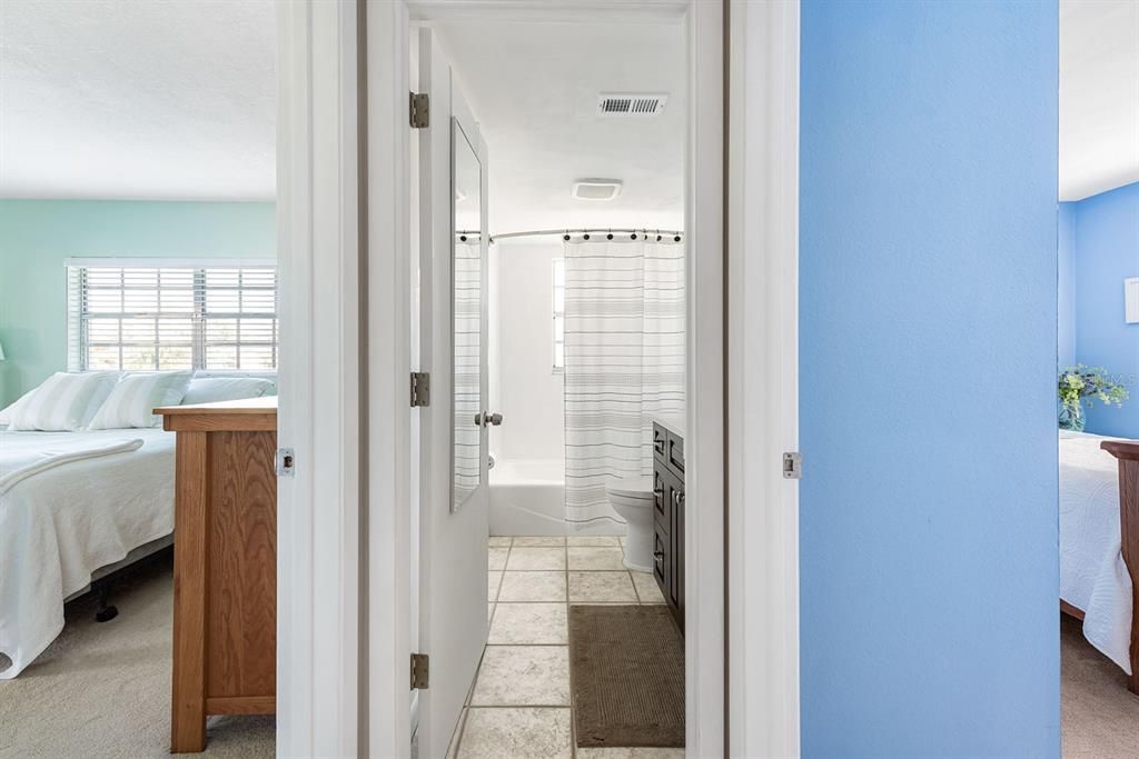 For Sale: $194,500 (2 beds, 2 baths, 1056 Square Feet)